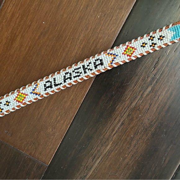 Childs handcrafted souvenir belt from Alaska with beaded detail. Brown leather. - Picture 2 of 6